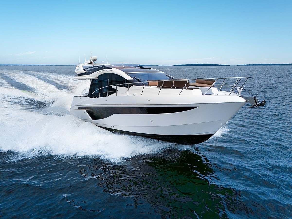 Yacht Photo 4